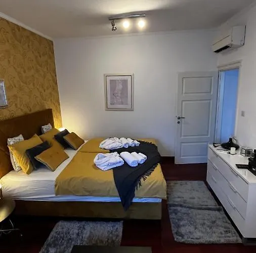 Sofia - Old Town Quiet Oasis With Free Parking * 포레치