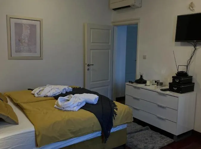 Sofia - Old Town Quiet Oasis With Free Parking *