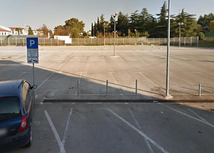 Sofia - Old Town Quiet Oasis With Free Parking * 포레치