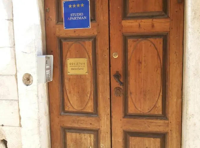 Sofia - Old Town Quiet Oasis With Free Parking 아파트 포레치