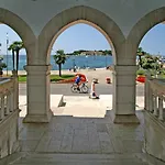 Sofia - Old Town Quiet Oasis With Free Parking *