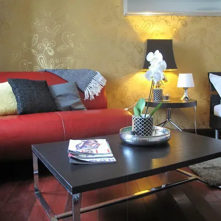 Апартаменты Sofia - Old Town Quiet Oasis With Free Parking Пореч