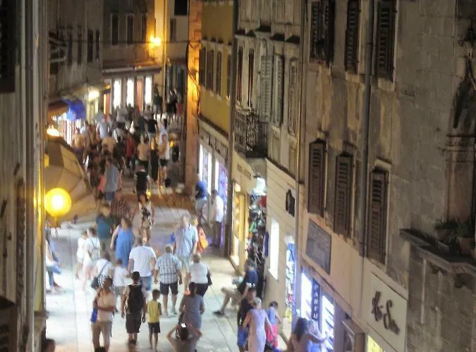 Sofia - Old Town Quiet Oasis With Free Parking Apartment